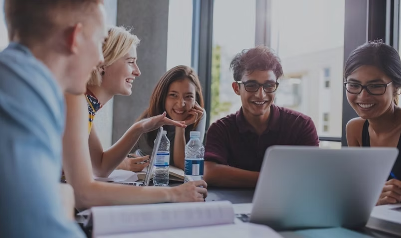 Studentice s jezičnim projektom u Dicti